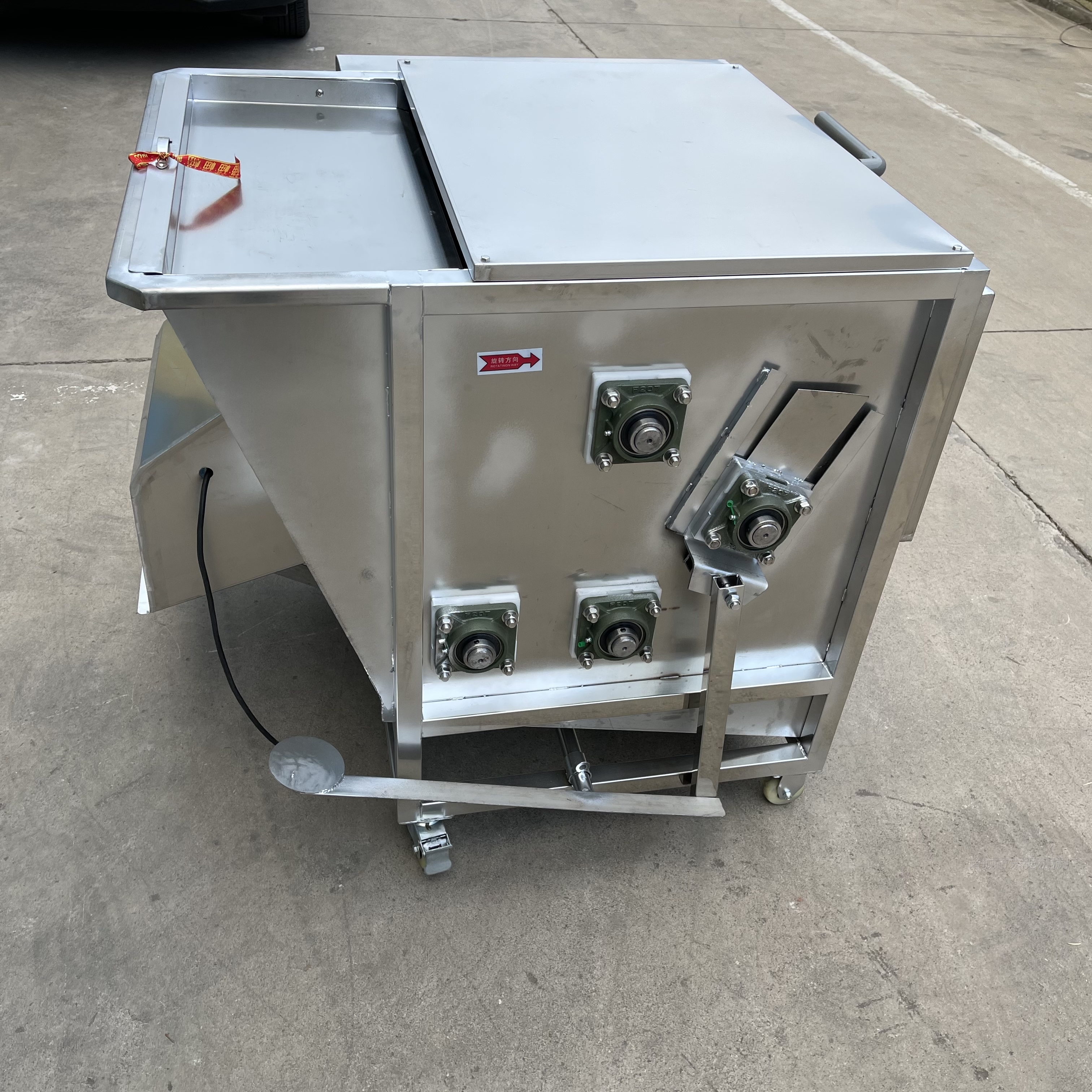 成功研發(fā)60燙鍋配四軸脫毛機(jī) 家禽屠宰效率大幅提升